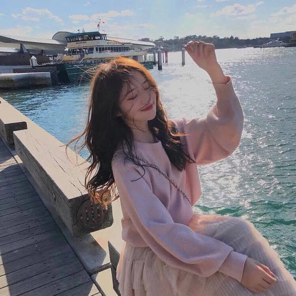 白键与黑键之间